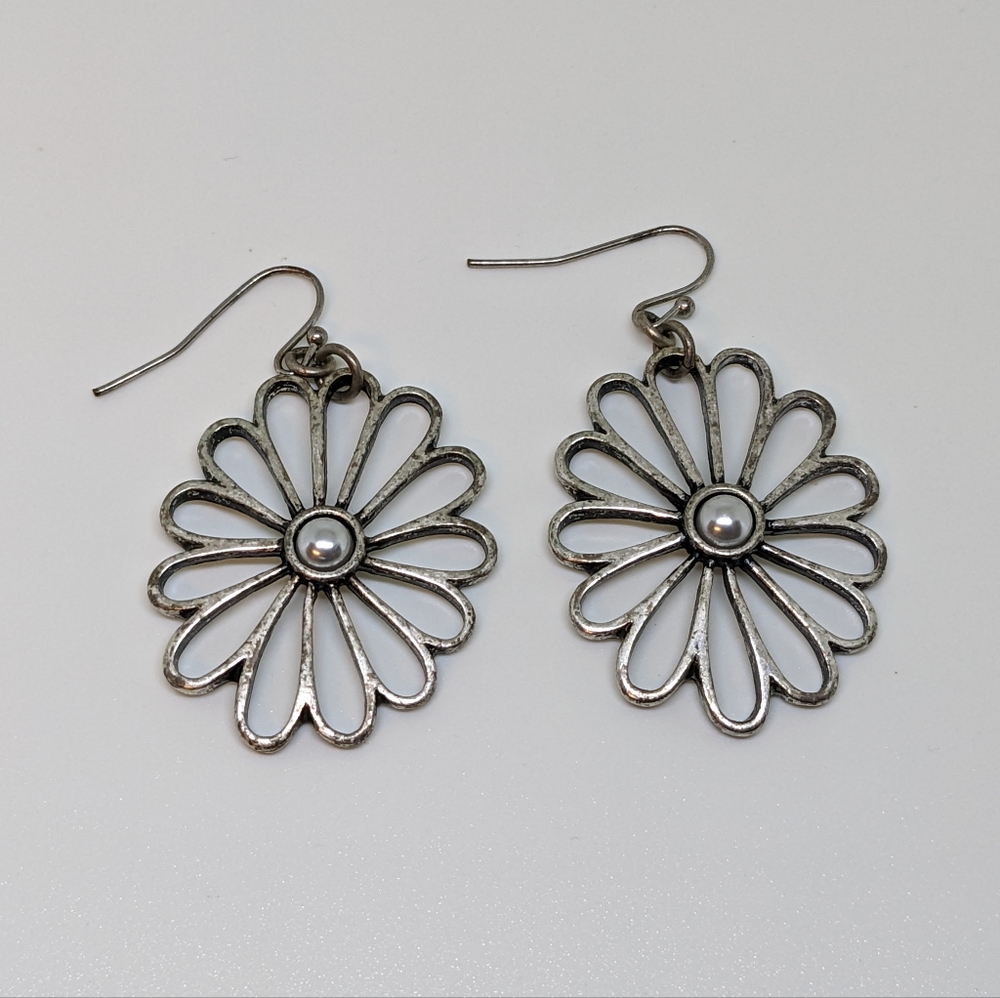flower dangle earrings with pearls